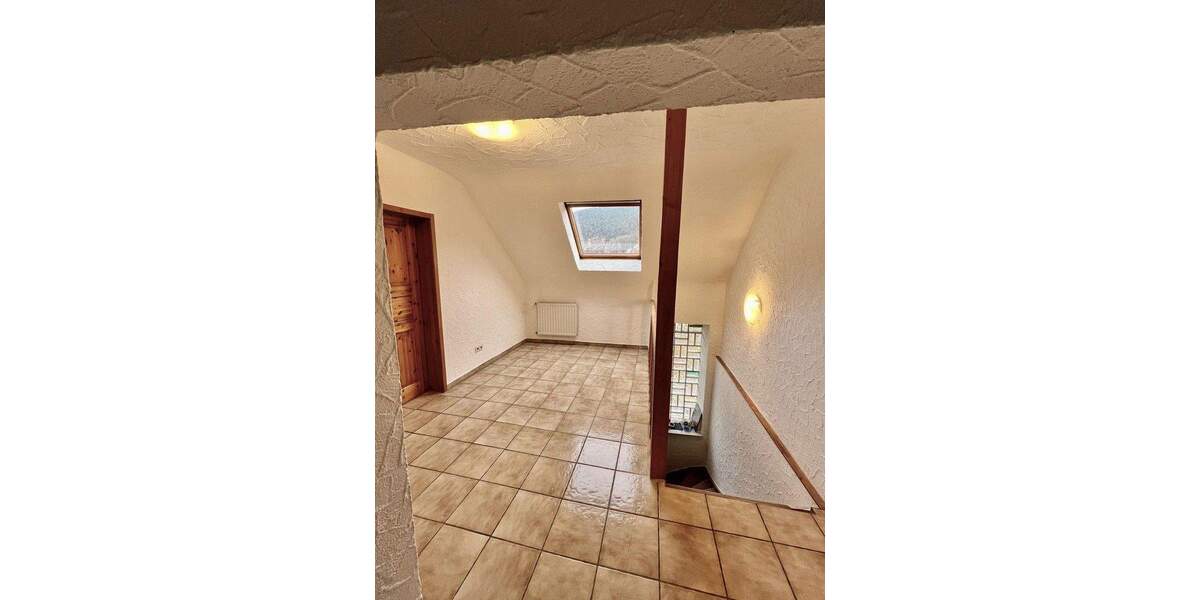 Doppelhaushälfte Bad Dürkheim - 5 Zimmer, 170 m&sup2;, 1.500&euro; | Angebot:25337387