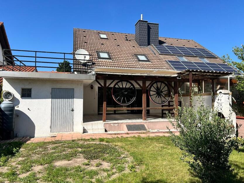 Große Doppelhaushälfte mit Garten und Garage