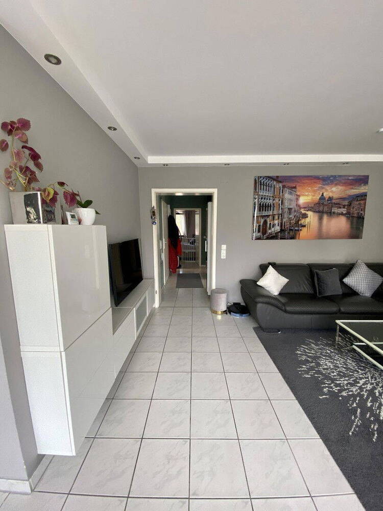 Attraktive, helle 3 ZKB-Wohnung mit neuw. EBK, Wintergarten und Garage in Süd-West-Lage