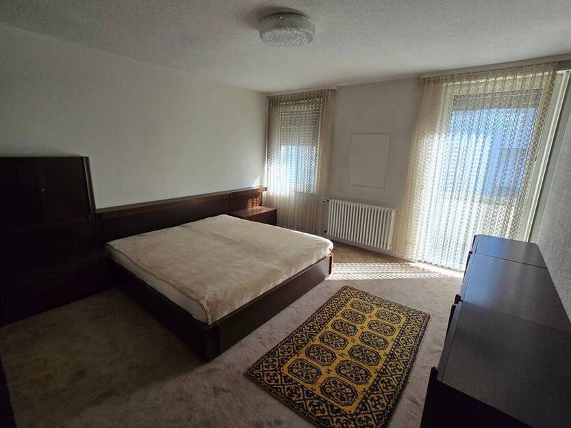 Großzügige 3 ZKB Wohnung mit 70er Jahre Charme
