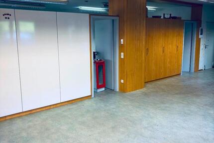 Büro-, Ausstellungs-, Praxisfläche in schöner Lage in Schriesheim zimmer