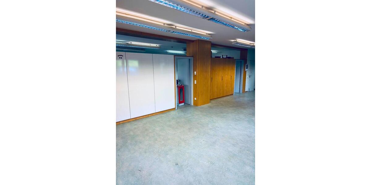 Büro-, Ausstellungs-, Praxisfläche in schöner Lage in Schriesheim zimmer