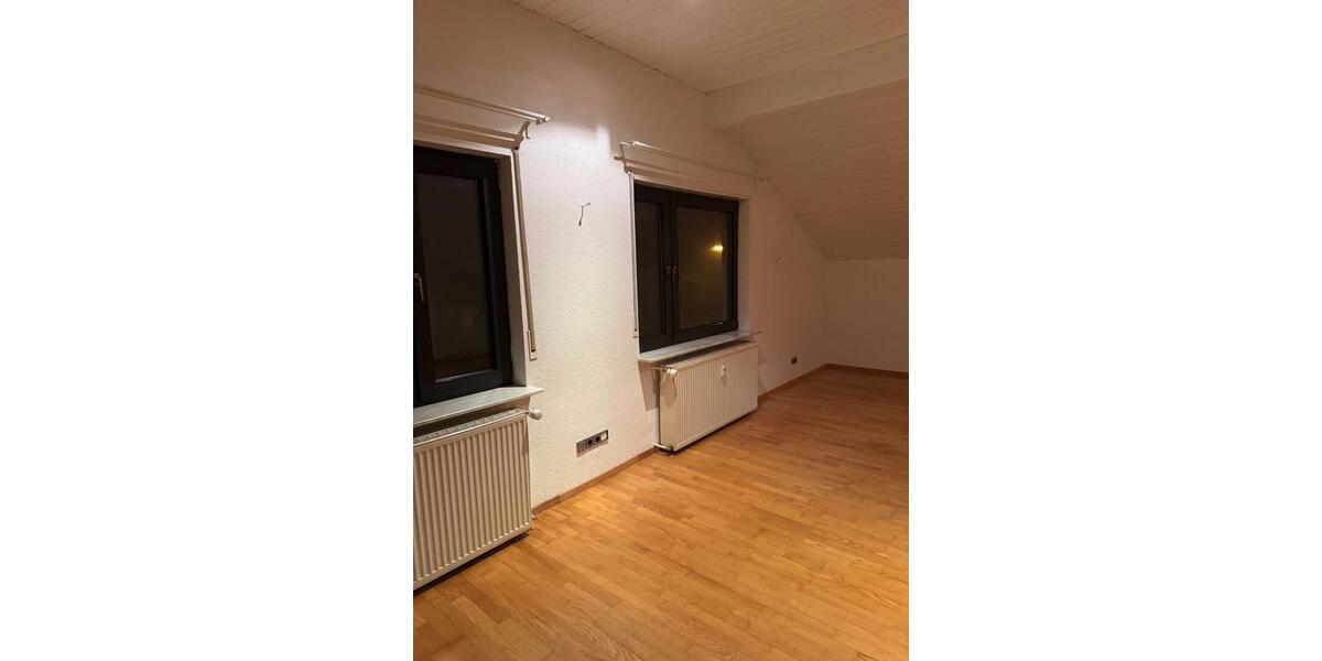 Dachgeschoßwohnung Bürstadt - 2 Zimmer, 85 m&sup2;, 1.000&euro; | Angebot:24658805