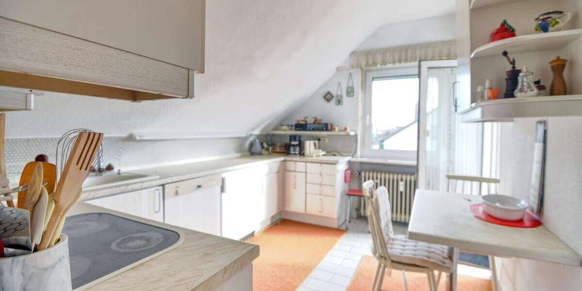 3 ZKB DG & 2 ZKB Souterrain Whg Sofort beziehbar Garage & 2 Stellplätze inkl - Etagenwohnung Waldsee | Angebot:22649085