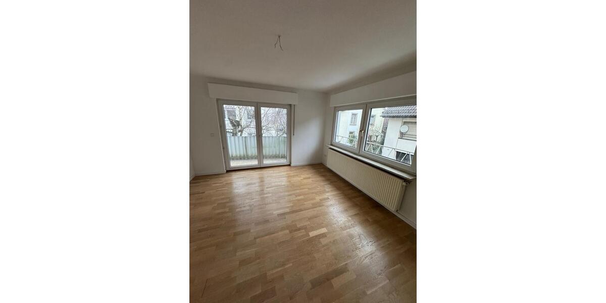 Frauen-WG Neugründung in moderner 4-Zimmer Wohnung mit Balkon 4 zimmer