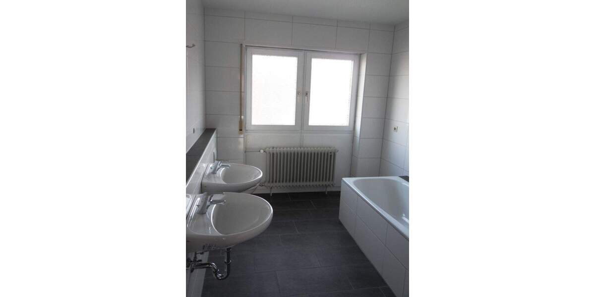 In ruhiger Lage, Reihenendhaus mit Garten und ausbaufähigem Dachgeschoss 5 zimmer