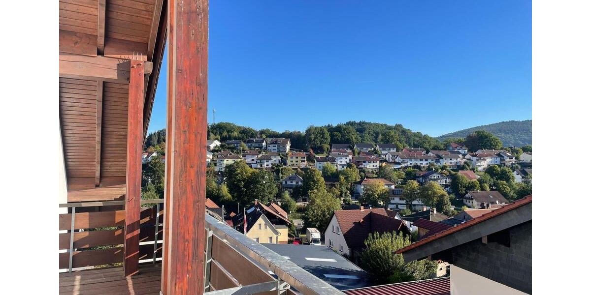 Schöne Dachgeschosswohnung - Zentral gelegen 4.5 zimmer