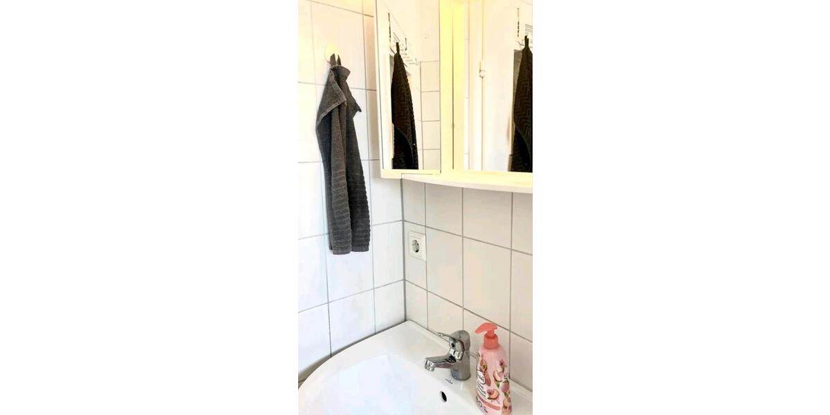 Zimmer frei in 3er-WG ;) 3 zimmer