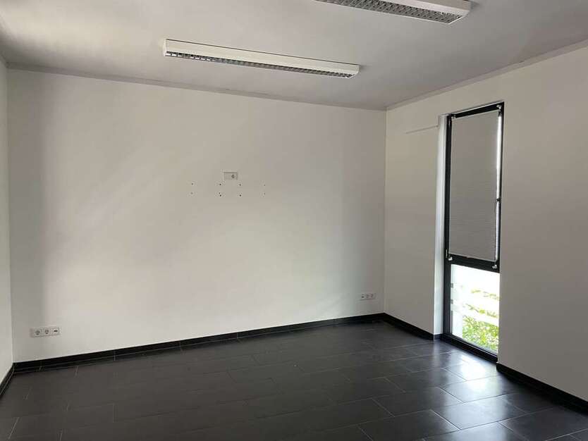 Büro in Osthofen 357 € 20.7 m²