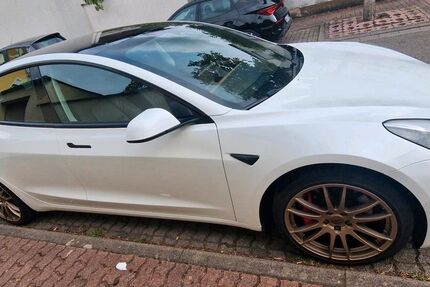 Tesla Model 3 57.000 km 32.500 € Hemsbach 69502