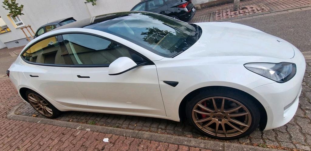 Tesla Model 3 57.000 km 32.500 € Hemsbach 69502
