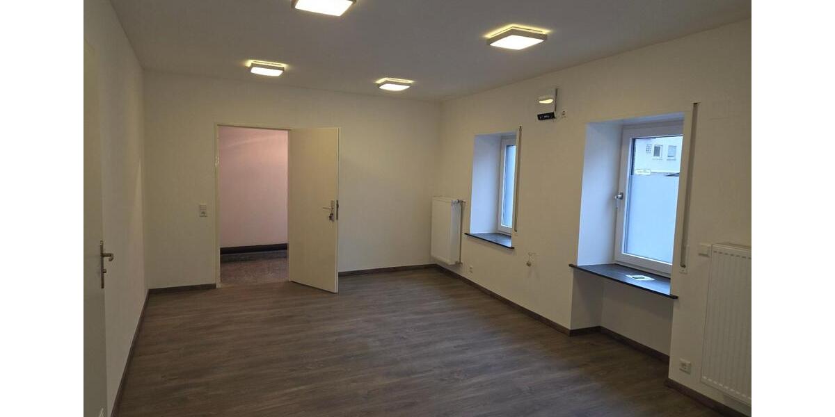 Gewerbeeinheit Ideal für: Fahrschule, Nachhilfe, Praxis,... in HD zimmer