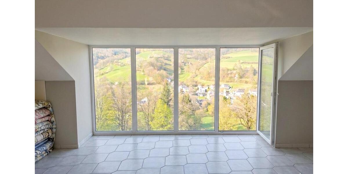 Dachgeschoßwohnung Gorxheimertal - 4.5 Zimmer, 108 m&sup2;, 252.000&euro; | Angebot:26095872