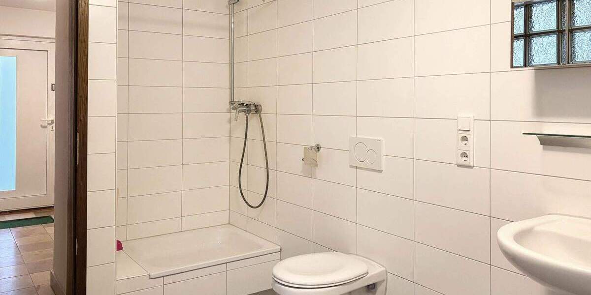 Solides Einfamilienhaus mit hellen Räumen, Garten und eleganter Eichenholztreppe in HD-Ziegelhausen! 4 zimmer