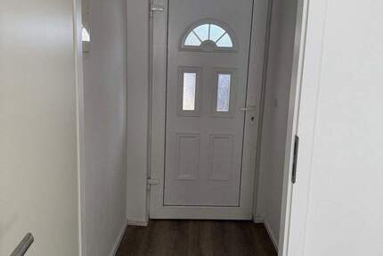 3,5 Zimmer Küche Bad Wohnung Obergeschoss neu renoviert 100Qm 3 zimmer