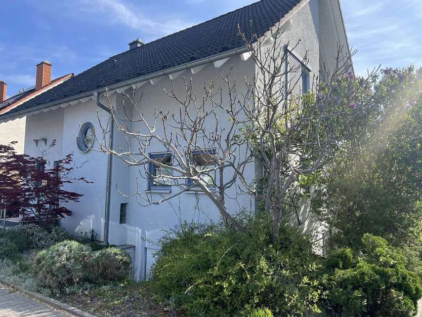 Haus zum Kaufen in Altrip 798.000 € 200 m²