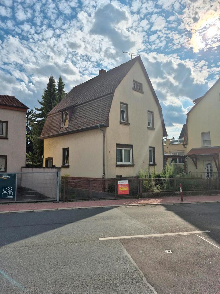 freistehendes Zweifamilienhaus
