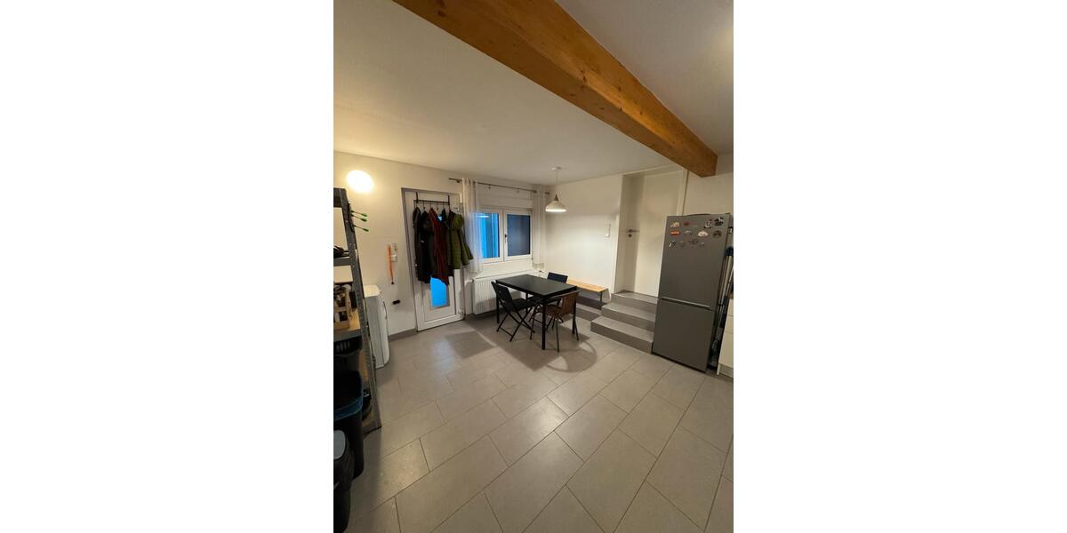 WG-Zimmer in großzügiger, modernisierter Wohnung 1 zimmer