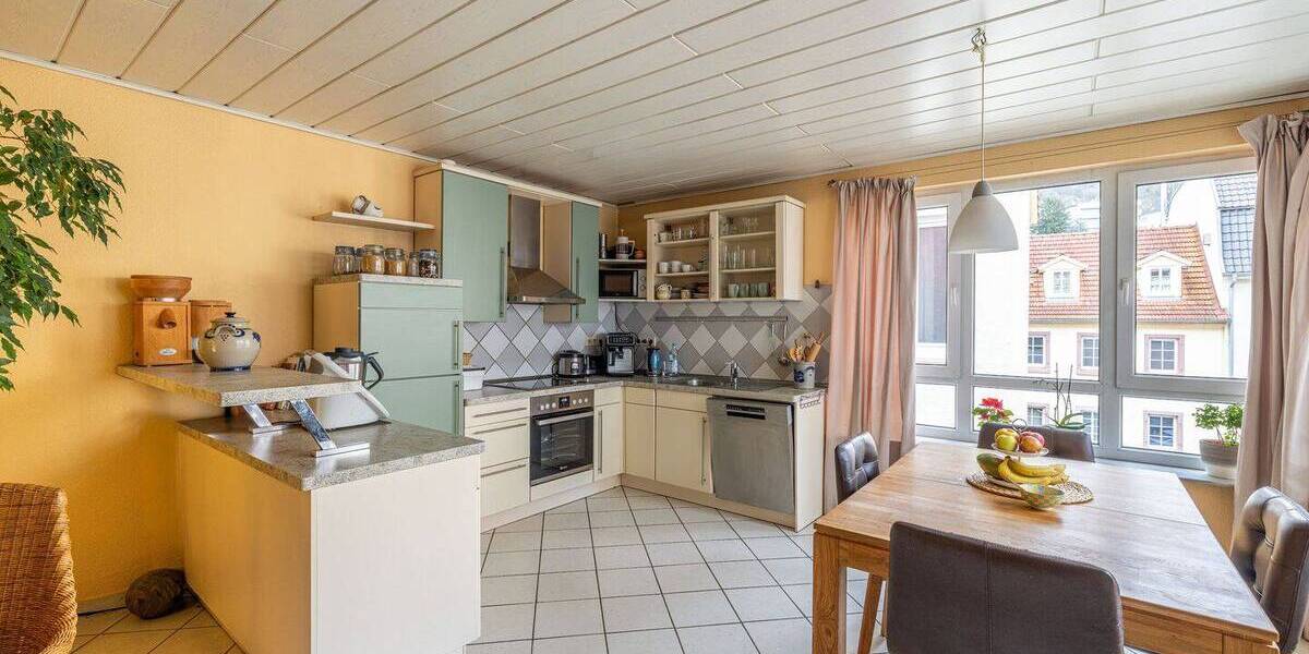 Etagenwohnung Weinheim - 5 Zimmer, 213 m&sup2;, 490.000&euro; | Angebot:25986088