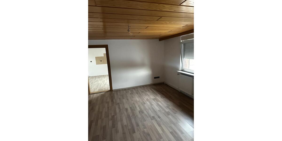 Dachgeschoßwohnung Bürstadt - 3 Zimmer, 71 m&sup2;, 950&euro; | Angebot:25639138