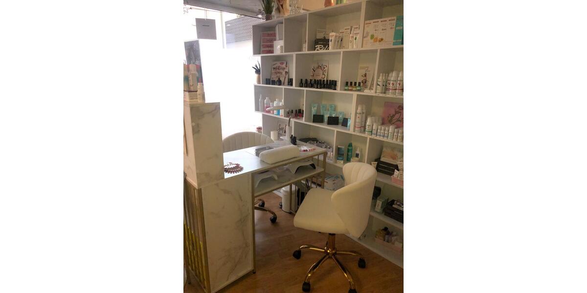 Kosmetikstudio, exklusiv Teilvermietung, NageldesignerinDesigner zimmer