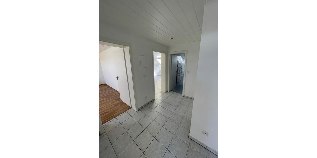 Dachgeschoßwohnung Hockenheim - 3 Zimmer, 77 m&sup2;, 239.000&euro; | Angebot:26572972
