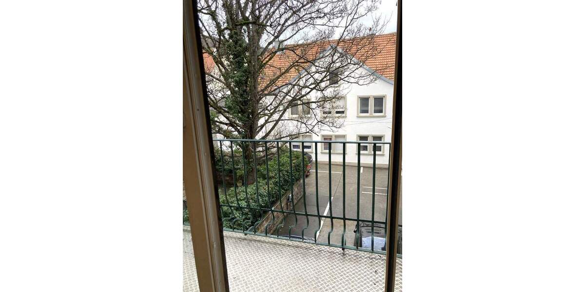 Stilvolle 4-Zimmer-Altbauwohnung mit Balkon in zentraler Stadtlage von Neustadt 4 zimmer