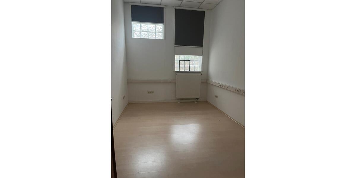 Lager mit große Büro in Ludwigshafen Mundenheim zu vermieten zimmer