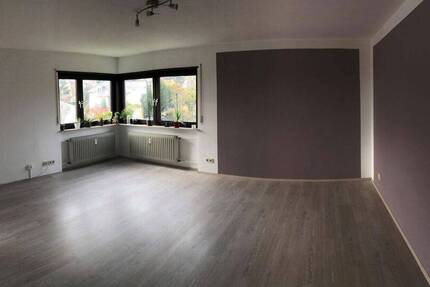 Schöne, helle - unvermietete - 3,5 Zimmerwohnung (87,5 qm) mit Südbalkon