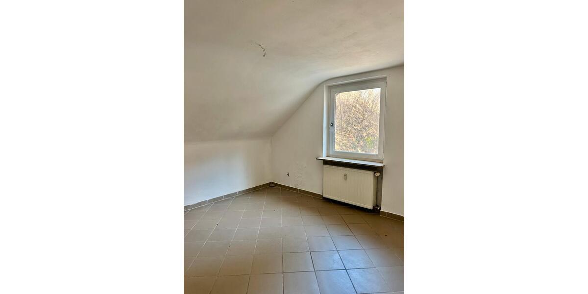Dachgeschoßwohnung Bad Dürkheim - 5 Zimmer, 100 m&sup2;, 950&euro; | Angebot:26045223