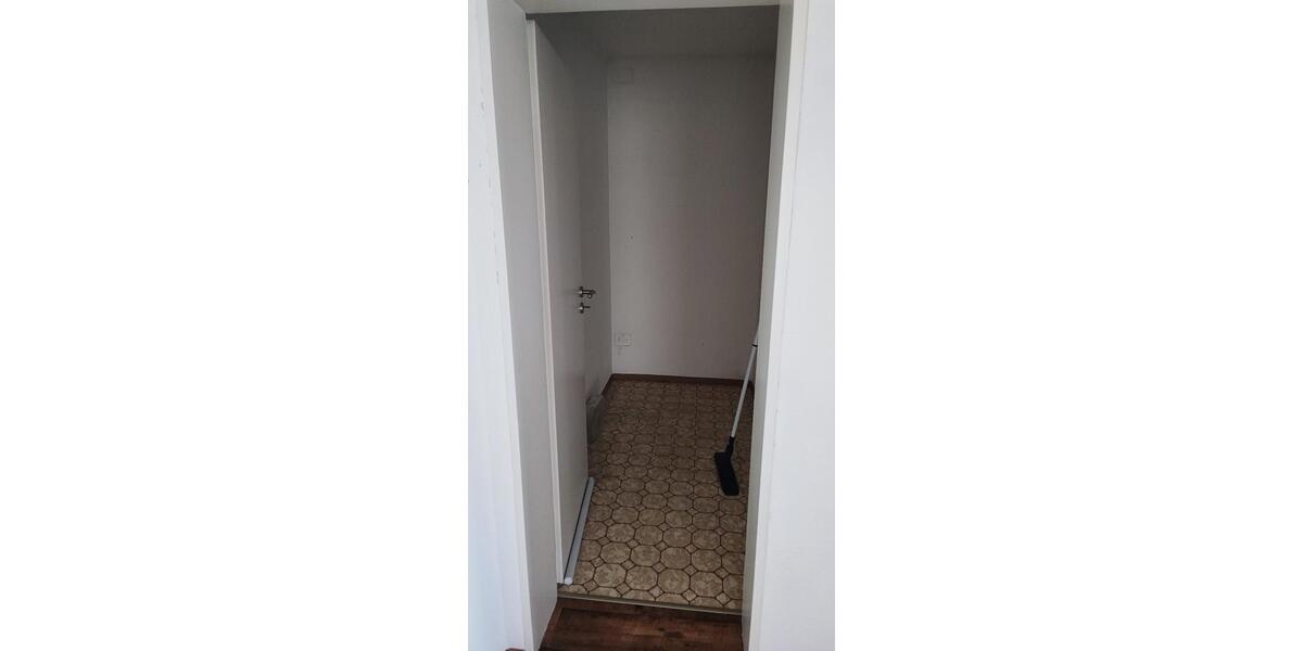 Etagenwohnung Neulußheim - 4 Zimmer, 94 m&sup2;, 1.050&euro; | Angebot:26677356