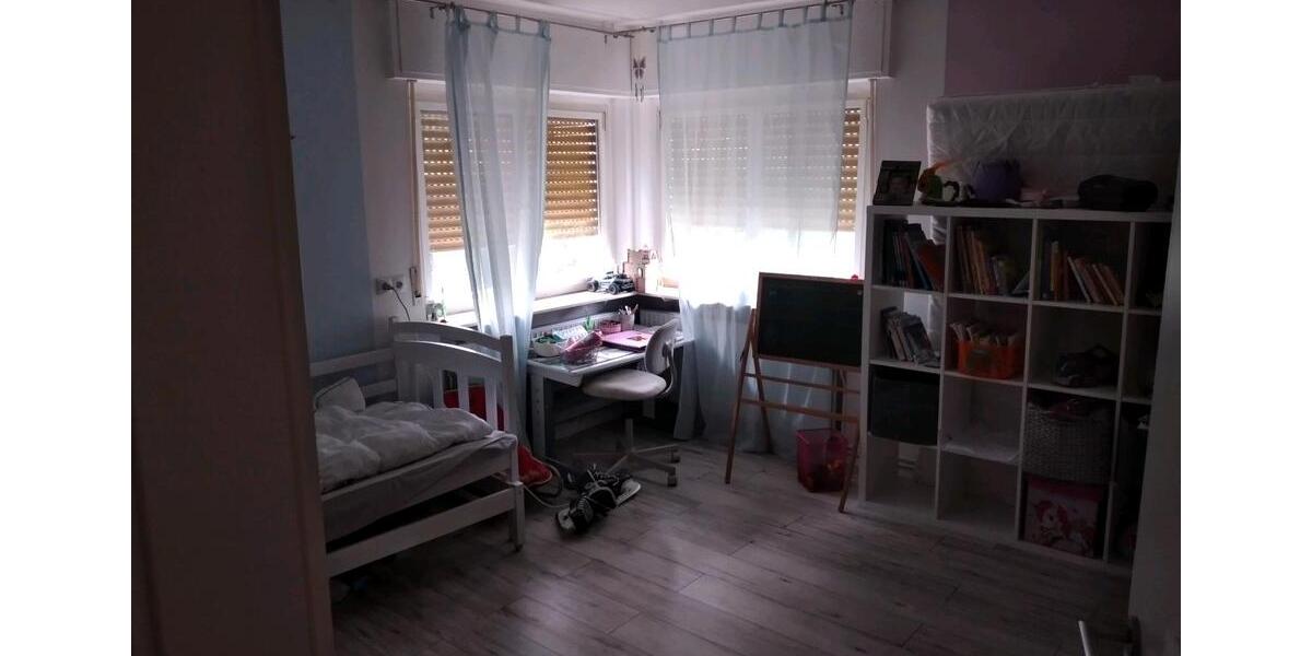 Erdgeschoßwohnung Bürstadt - 4 Zimmer, 100 m&sup2;, 1.500&euro; | Angebot:25648823