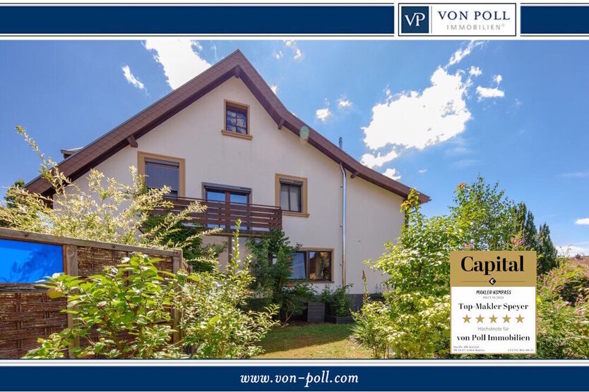 Stilvolles Einfamilienhaus mit großem Garten und Doppelgarage