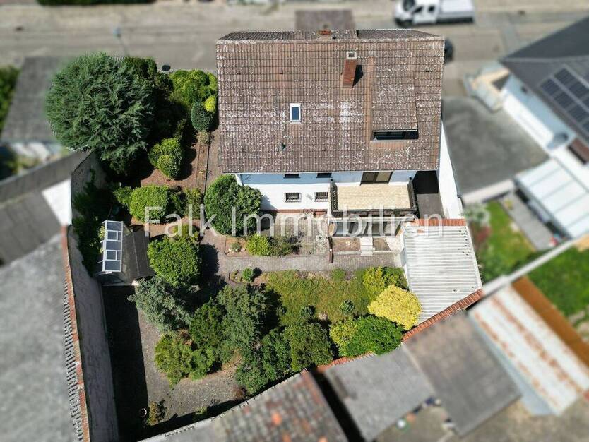 ***Zwei Generationen oder große Familie? 2-Familienhaus mit großem Grundstück in Brühl-Rohrhof***