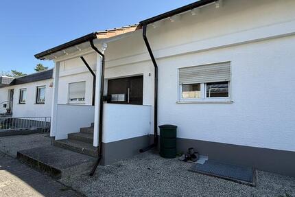 Stilvoll wohnen im Zweifamilienhaus - großzügige 3-ZKB im EG mit Kamin, Terrasse und Pergola 3 zimmer
