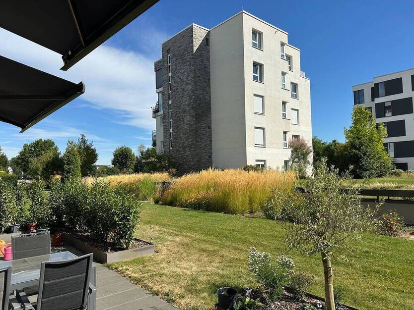 Traumhafte Erdgeschoss Terrassen Wohnung mit seitlichem Rheinblick