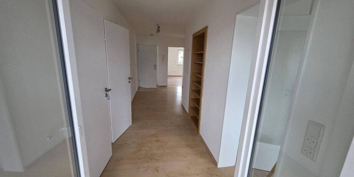 Etagenwohnung Schifferstadt - 3 Zimmer, 81 m&sup2;, 1.100&euro; | Angebot:26833849