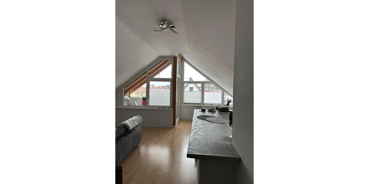 Freundliche 2-Zimmer Dachgeschoss Wohnung mit Balkon 2 zimmer