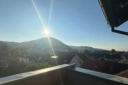 Erstbezug nach Sanierung: Traumhafte 3-Zimmer-Dachgeschosswohnung mit Balkon und Fernblick 3 zimmer