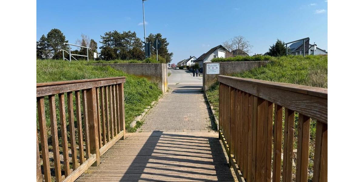 Dachgeschoßwohnung Gernsheim - 4 Zimmer, 86 m&sup2;, 1.040&euro; | Angebot:26272954