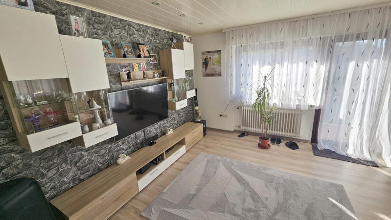 ObjNr:19765 - Sehr gepflegtes 3-Fam. Haus mit Garage, Terrasse und Balkon in Gorxheimertal 8.5 zimmer