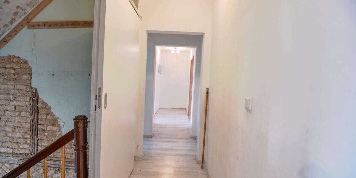 Bezugfsfreie 6 ZKBB mit XL-Panoramaterrasse & Gemeinschaftsgarten Gepflegtes 2FH mit Garage - Etagenwohnung Mannheim Sandhofen | Angebot:26757726