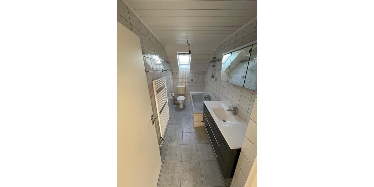 Dachgeschoßwohnung Hockenheim - 3 Zimmer, 77 m&sup2;, 239.000&euro; | Angebot:26572972