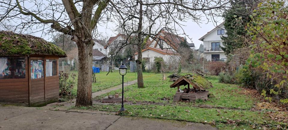 Großzügiges Haus mit großem Garten & Einliegerwohnung in Top-Lage zimmer