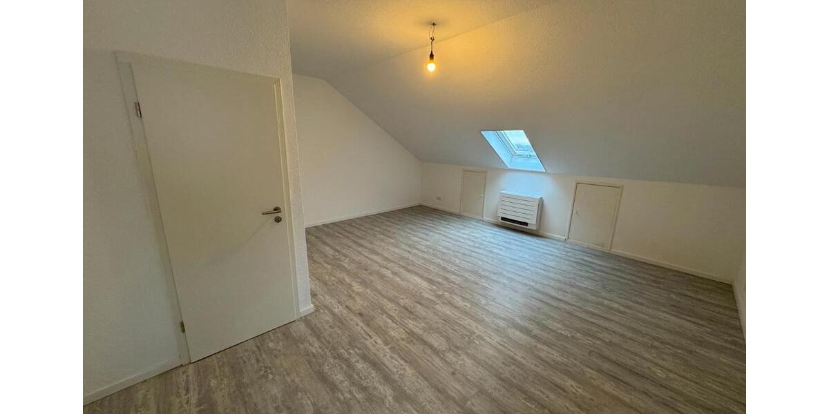 Dachgeschoßwohnung Gernsheim - 4 Zimmer, 86 m&sup2;, 1.150&euro; | Angebot:26006065
