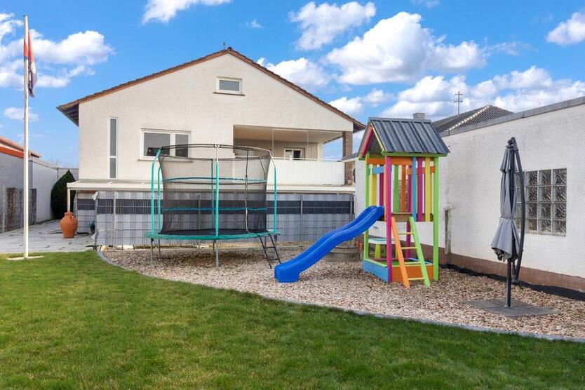 Komfortabler Bungalow mit eigener EinliegerWohnung