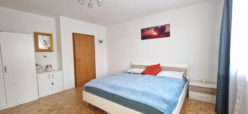 Haus zu Verkaufen(nur Erdgeschoss, mit grossem Parkplatz 4 zimmer