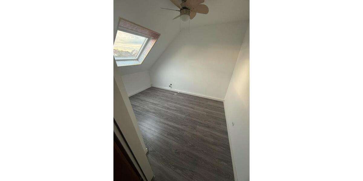 Dachgeschoßwohnung Mannheim Niederfeld - 3 Zimmer, 77 m&sup2;, 1.150&euro; | Angebot:26630886