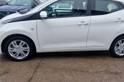 Toyota Aygo (X) 114.200 km 8.300 &euro; Neuhofen 67141