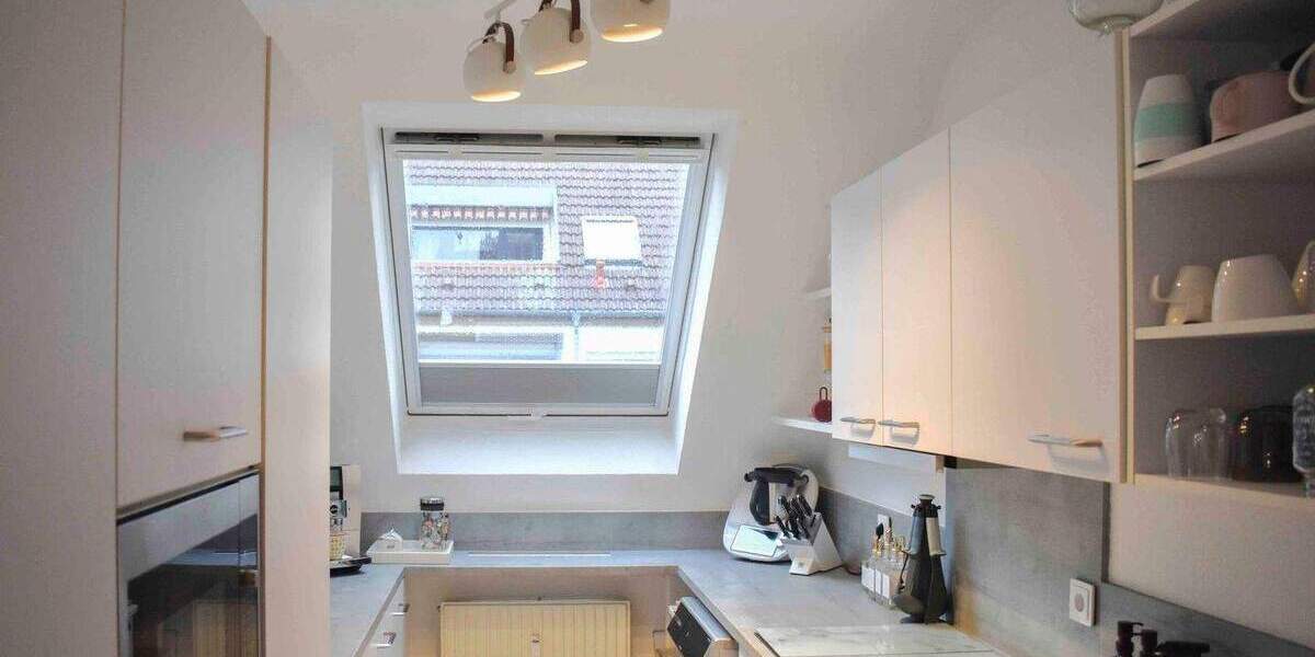 Modernisierte 3 Zi. Wohnung Maisonette, 2 Bäder, 2 Schlafzimmer, EBK, sonniger Balkon, TG Stell. 3 zimmer